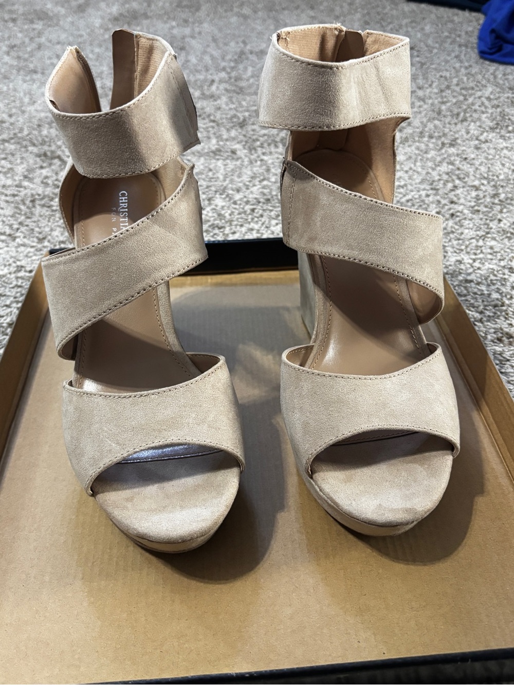 NWOT Christian Siriano Beige Suede Strappy Block Heel Sandals 9